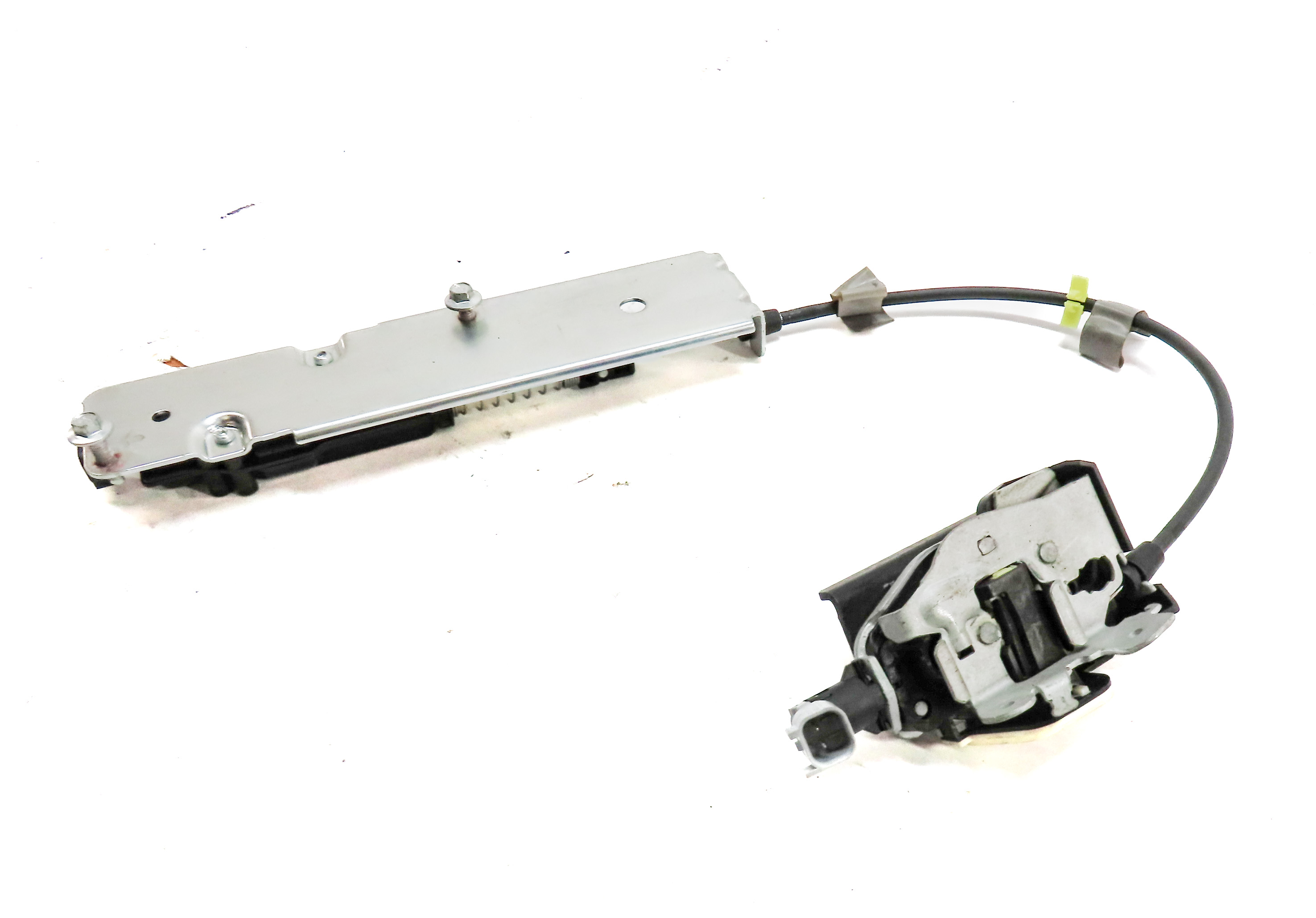 2010 LAND ROVER LR4 (L319) REAR TRUNK LIFTGATE HATCH LID LOCK LATCH ACTUATOR — exact item pictured